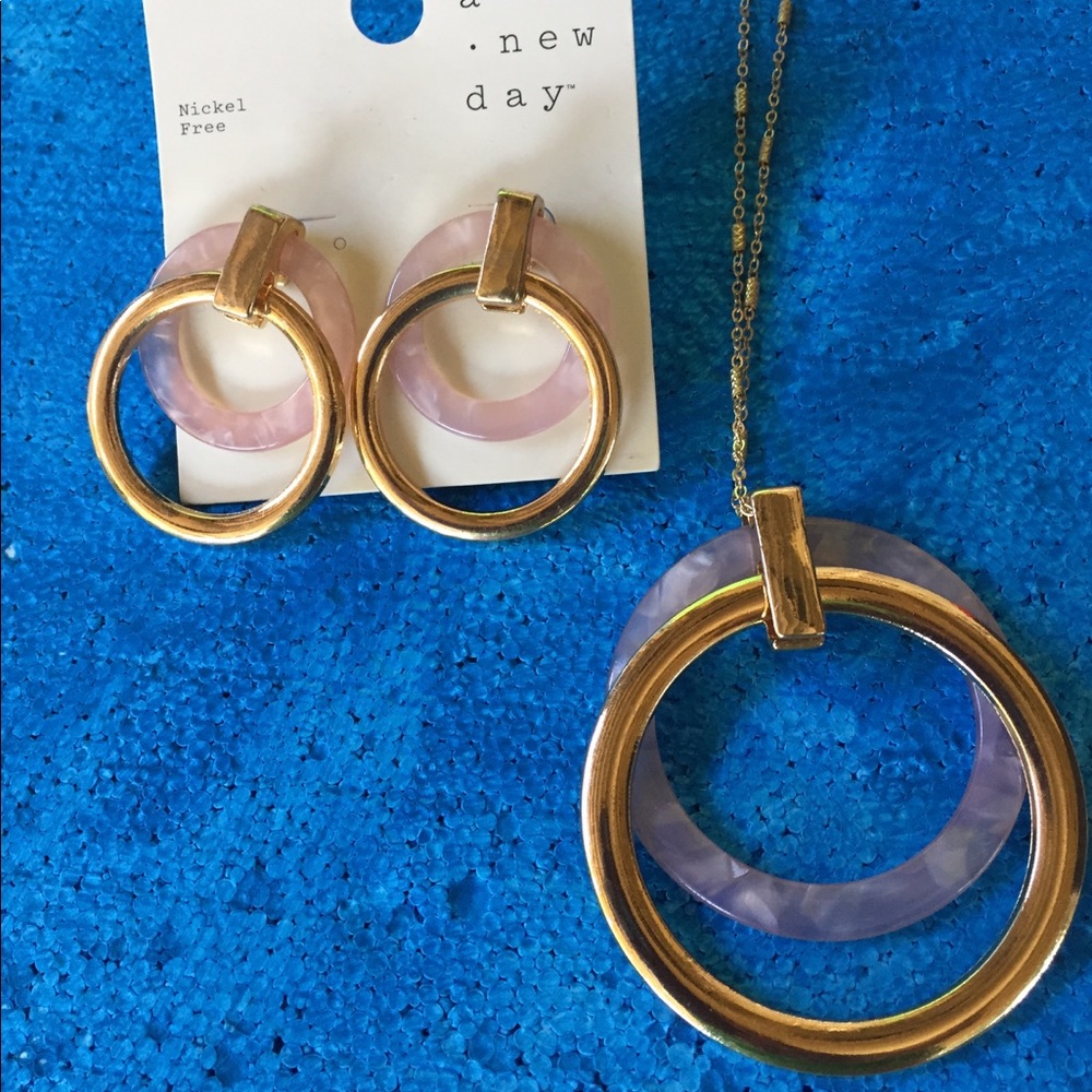 2 Necklace and 1 pairs of earrings - Picture 2 of 7